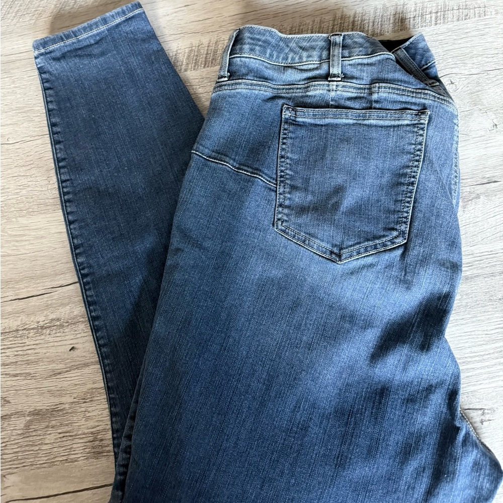 Torrid Woman’s Plus Bombshell Skinny Premium Stretch 5 Button Jeans 24W